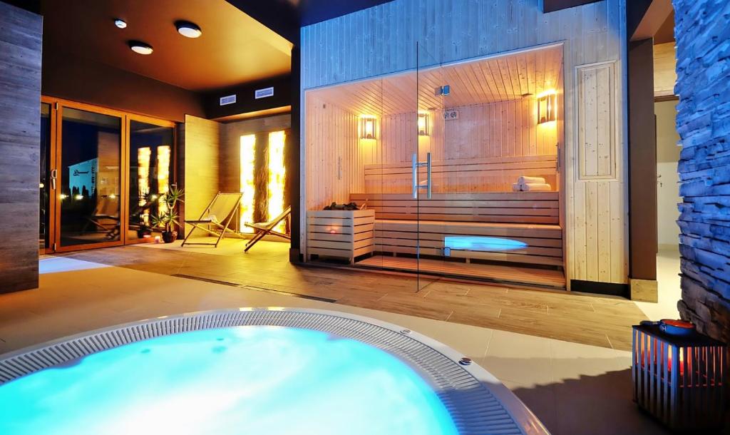 a large bathroom with a tub and a shower at Amberia in Grzybowo