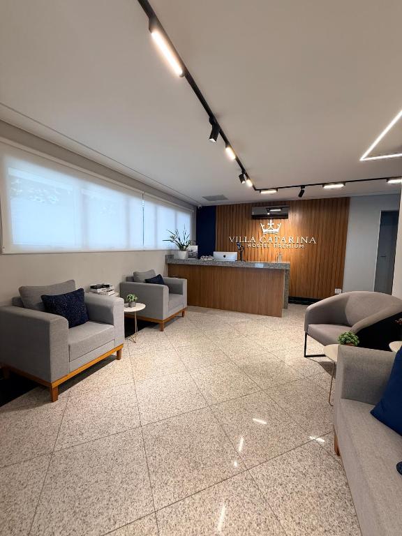 a lobby with couches and a bar in the background at Villa Catarina in Guarulhos