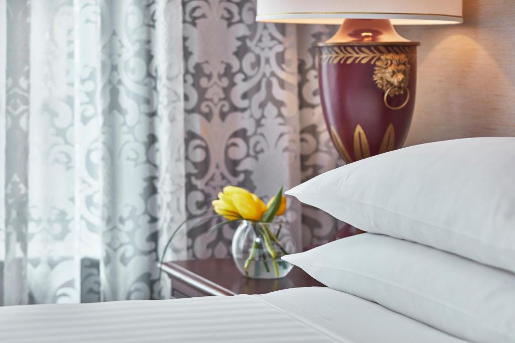The Battle House Renaissance Mobile Hotel & Spa - 