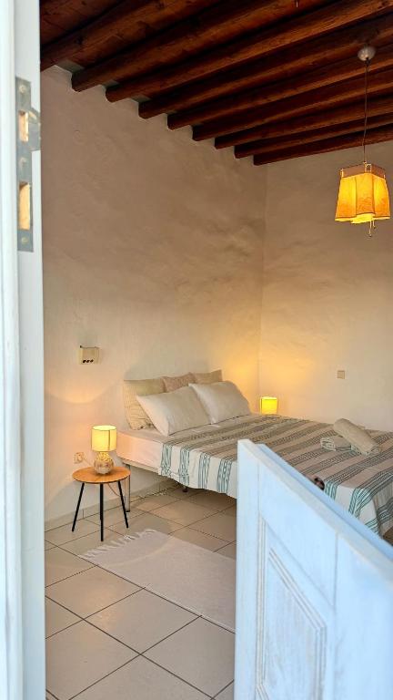 a bedroom with a bed and a table at Captains Garden House in Katavatí