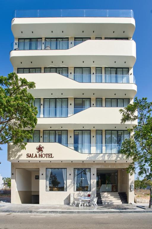 an external view of the alma hotel at Sala Hotel Phan Thiet in Phan Thiet