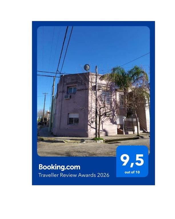 a screenshot of a booking com website with a building at a TRES MIN DEL CENTRO in Concordia