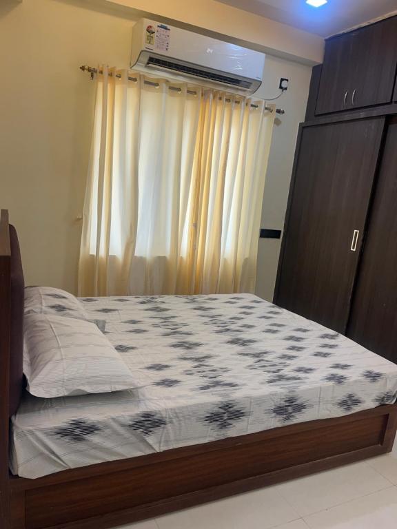 a bedroom with a bed with a curtain and a bed sqor at Beach front flat in Bhīmunipatnam