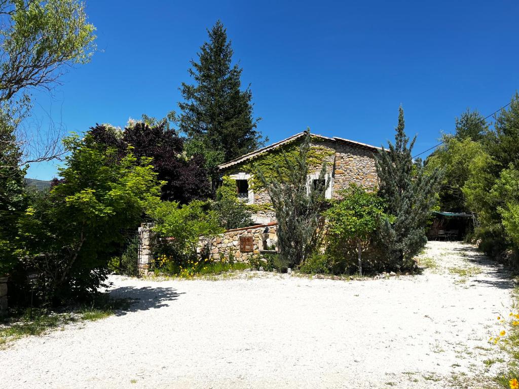 an old stone house in the middle of trees at Le Gite des Anges du Verdon in Trigance