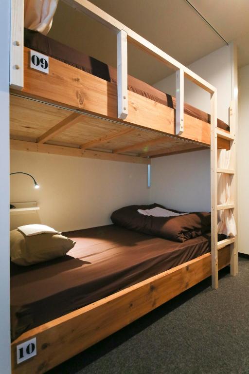 Postel nebo postele na pokoji v ubytování Roots Hostel