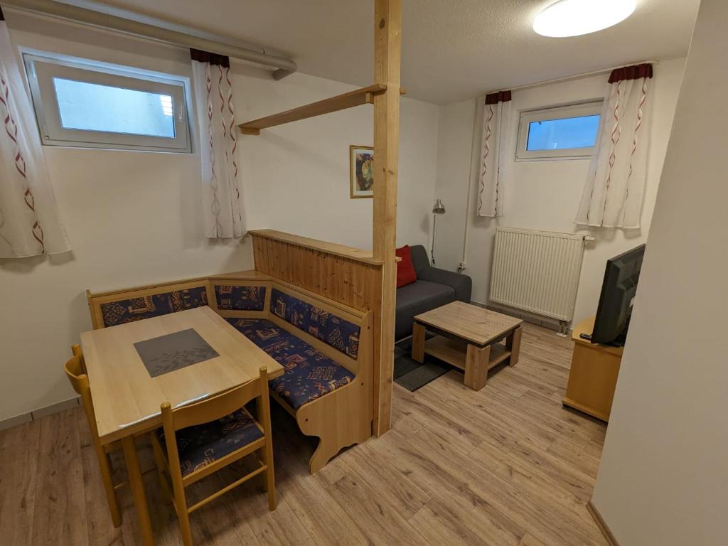a living room with a couch and a table at Souterrainwohnung in Kelheim