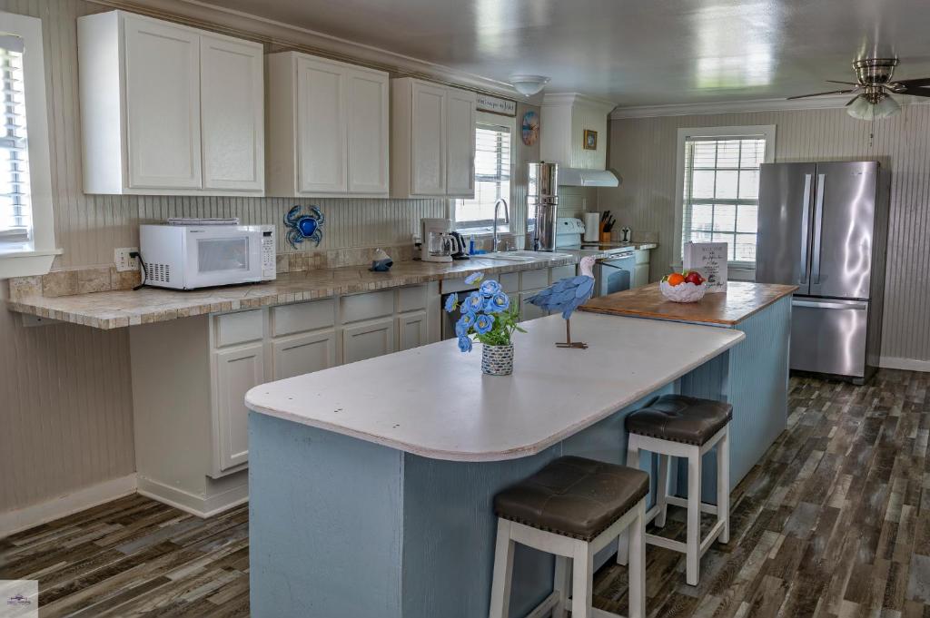 Blue Dolphin Inn and Cottages