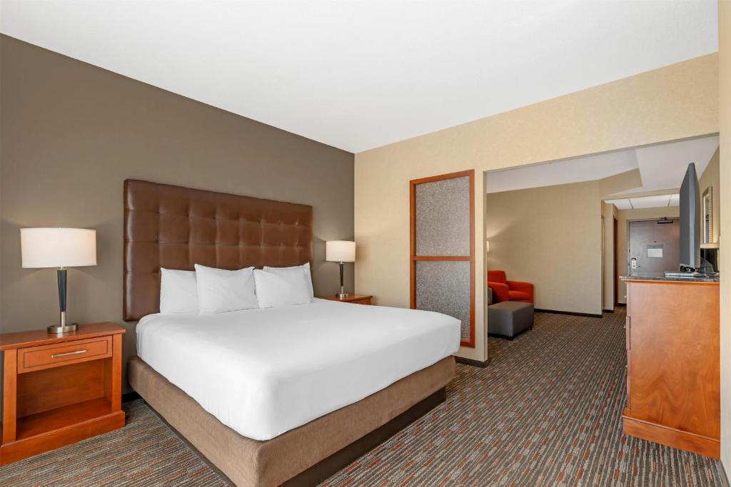 Drury Inn & Suites Fort Myers Airport FGCU photo