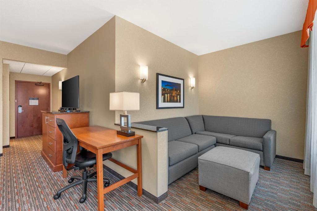 Drury Inn & Suites Fort Myers Airport FGCU photo