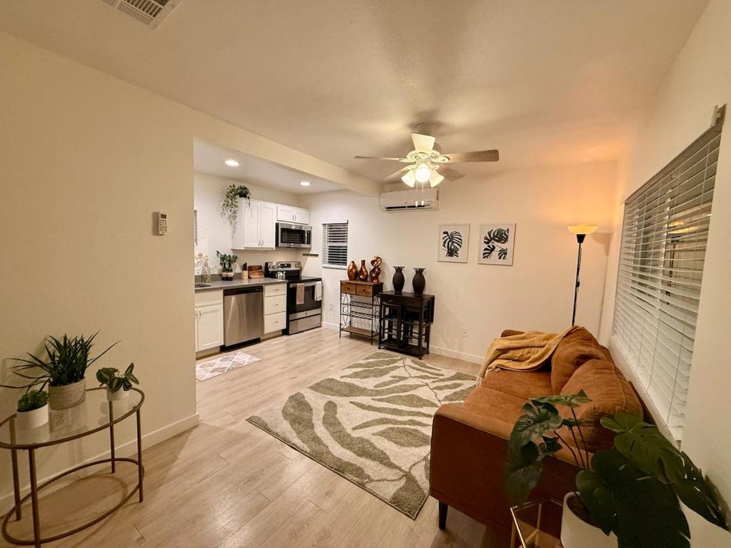 a living room with a couch and a kitchen at Golden Sol Casita in Tempe