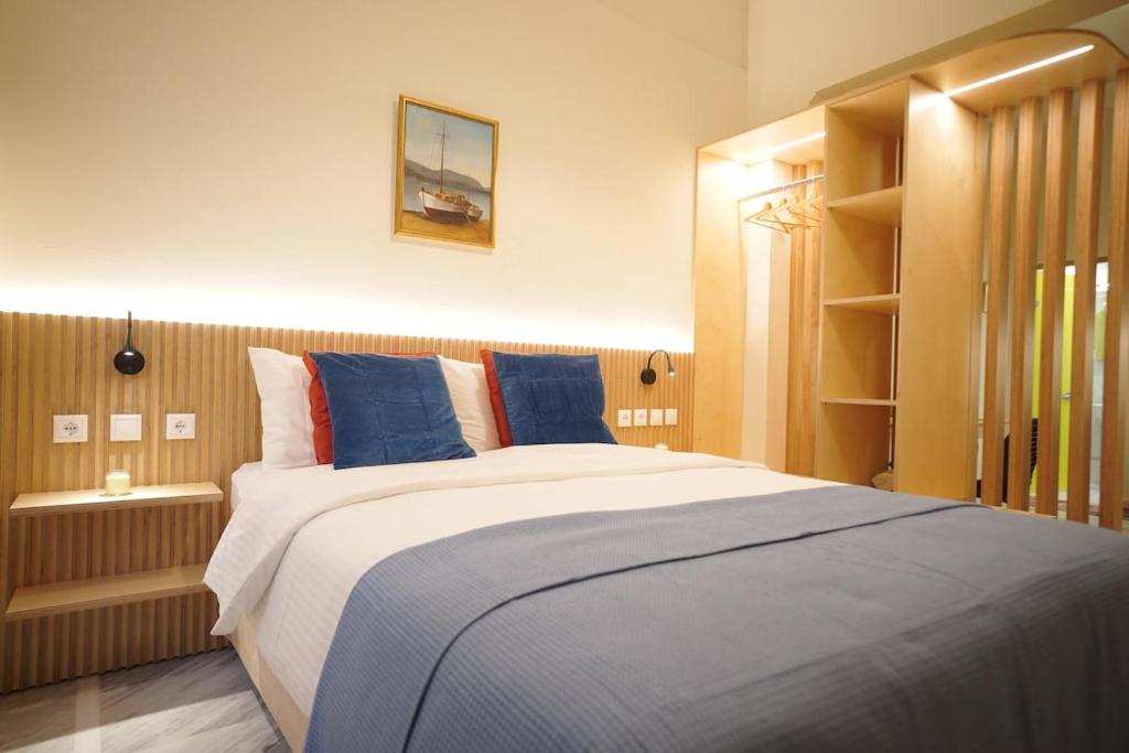 Lycabettus & Alexandras Apartment I