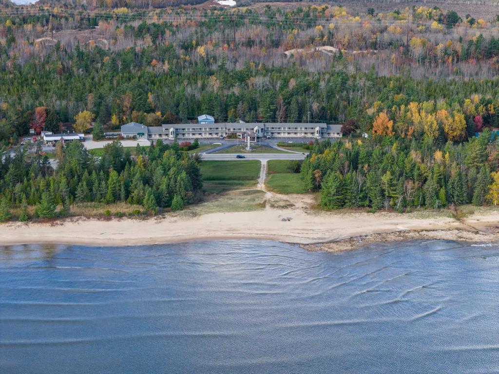 Manistique Sands - Housity