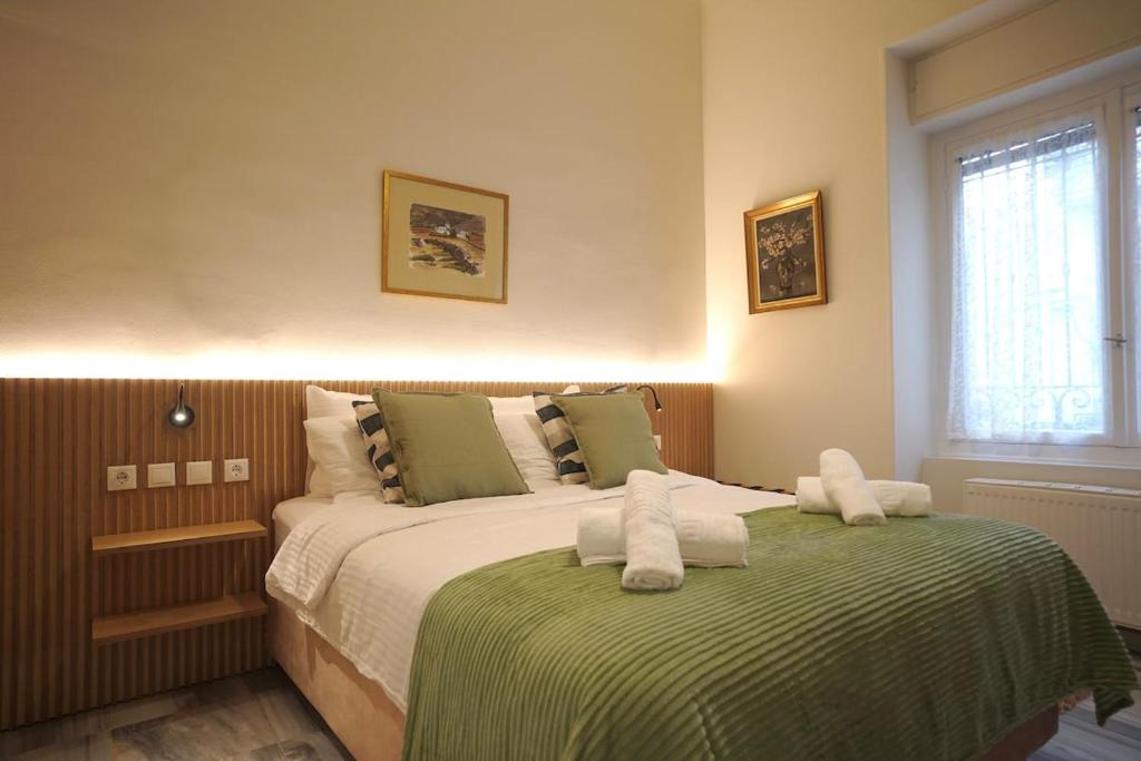 Lycabettus & Alexandras Apartment II