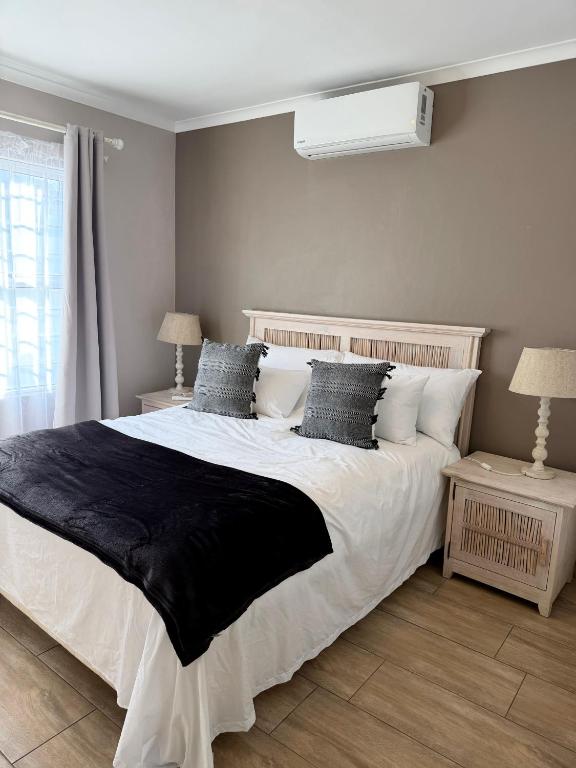 a bedroom with a large bed with white sheets and pillows at Luxurious 2Bed ,Iconic Views Mountain& Beach in Big Bay