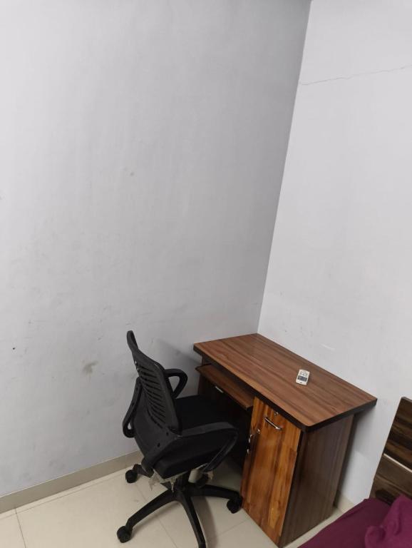 a desk and a chair in a room at Rahatani pimple Saudagar 2bhk in Chinchwad