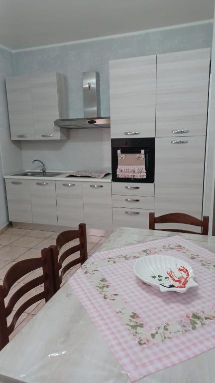 a kitchen with a table with a plate on it at Perla del mare Ionio in Fondachello