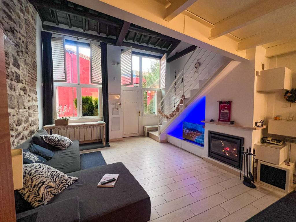 a large living room with a couch and a tv at Las Ventanas del Cielo, Ávila in Ávila