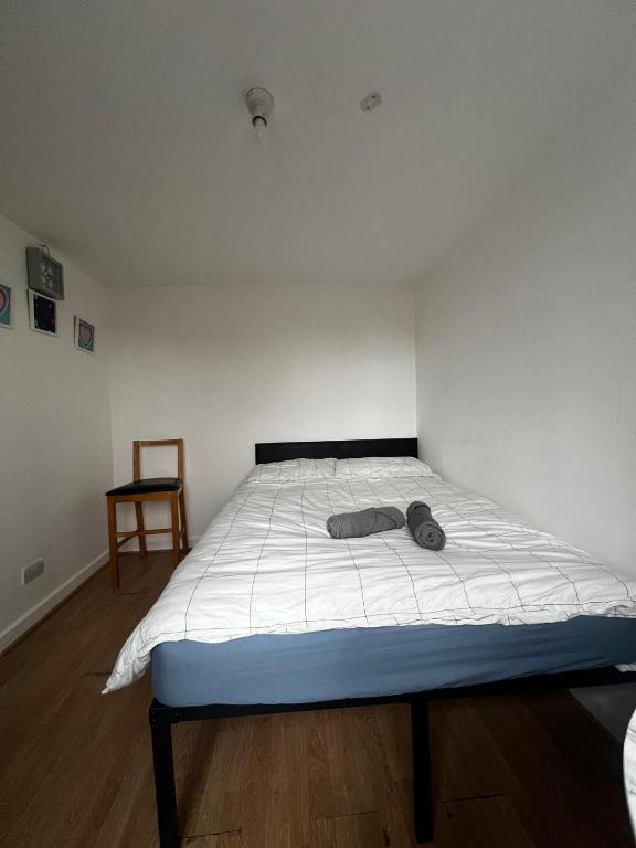 a bedroom with a bed in a room with a chair at Overton 1 in London