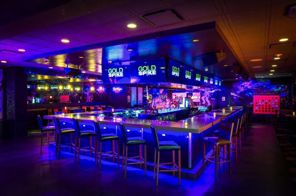 Oasis at Gold Spike photo