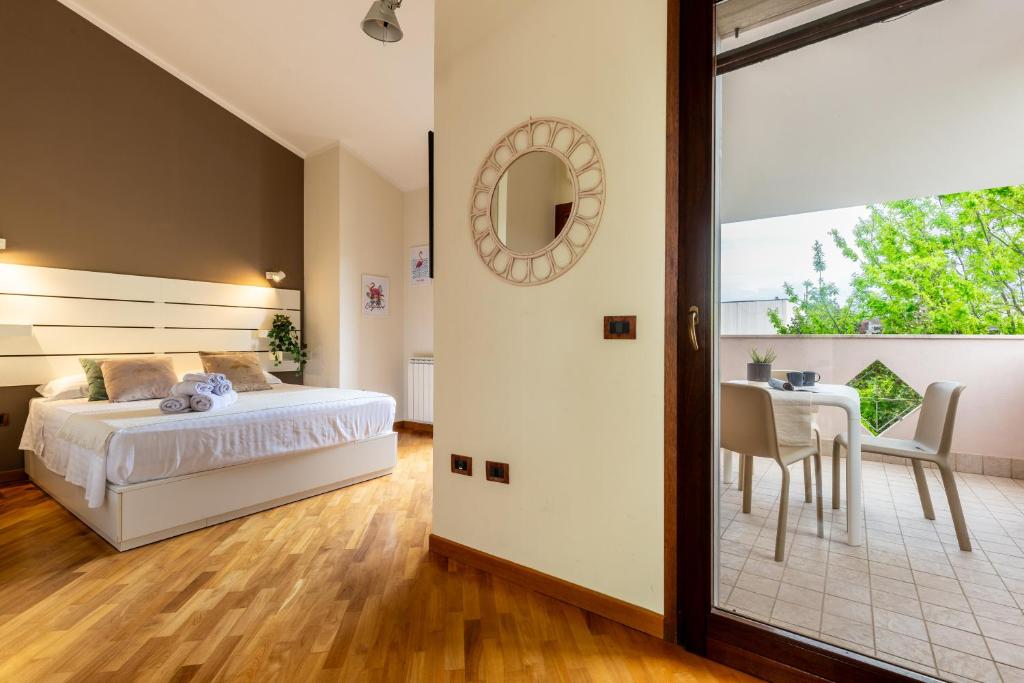 a bedroom with a bed and a table at Flamingo Poetto in Quartu SantʼElena