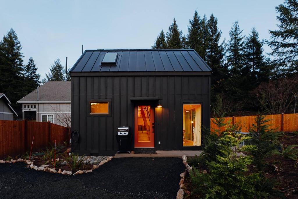 a black tiny house with a black roof at Camp Alta in Packwood