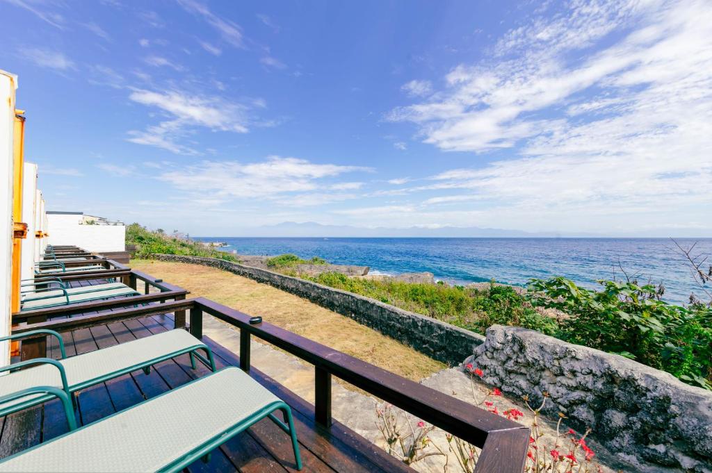 a view of the ocean from the balcony of a house at 1302海景民宿 in Xiaoliuqiu