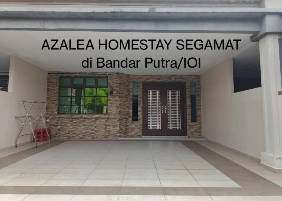 a building with a sign that reads akalea homogeneity seaman cl barrier at AZALEA Homestay Segamat in Segamat