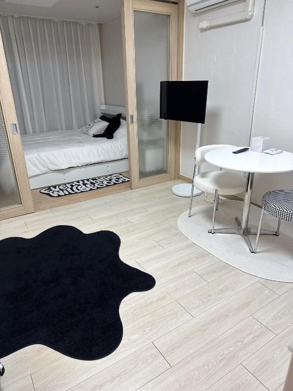 a living room with a black rug on the floor at Hi Seoul Gongdeok 2 in Seoul
