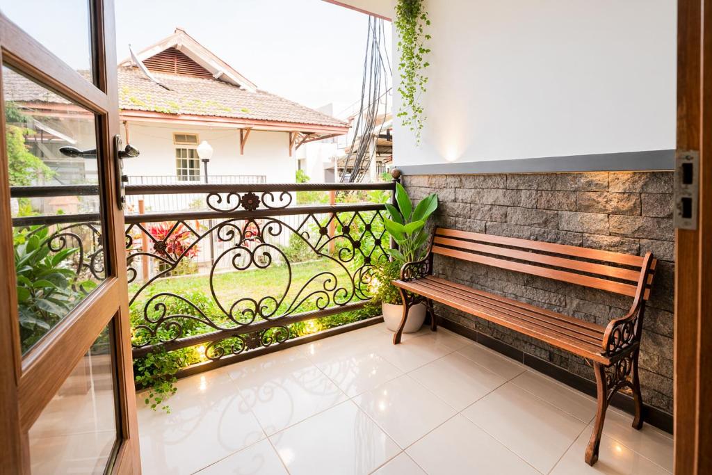 Tripletree Sinergi Hotel Tretes - King Room With Balcony