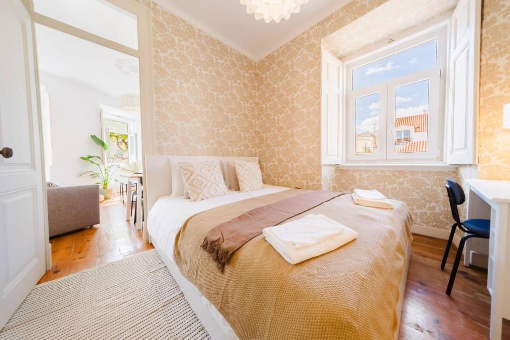Alfama 4BR Retreat with River Views wAC