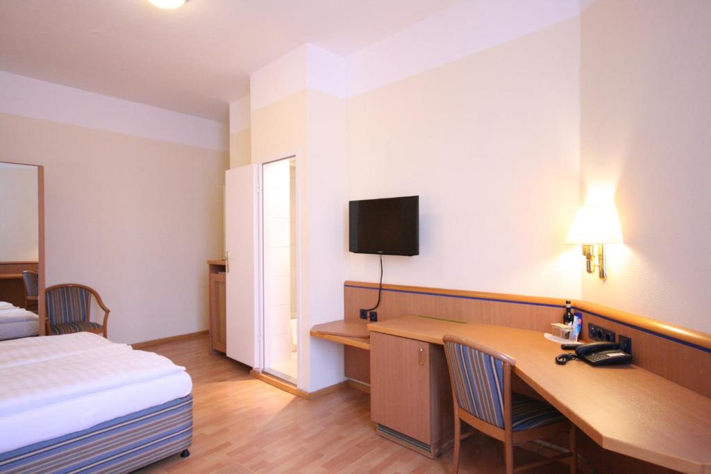 TV a/nebo společenská místnost v ubytování Altstadt Hotel