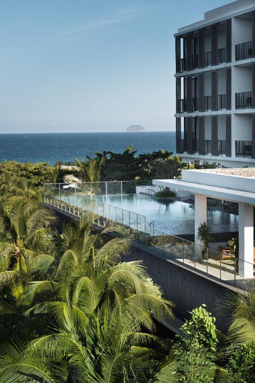 Deluxe Sea View with King Bed and Balcony