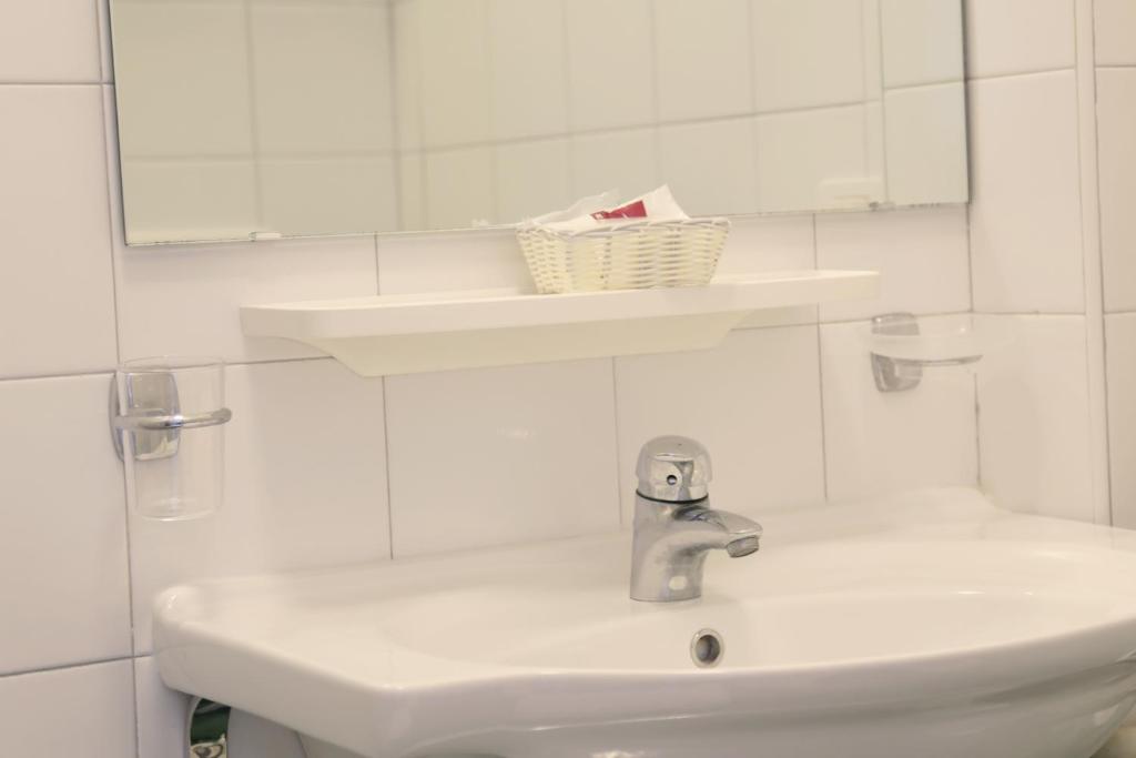 Koupelna v ubytování Renzo Hotel