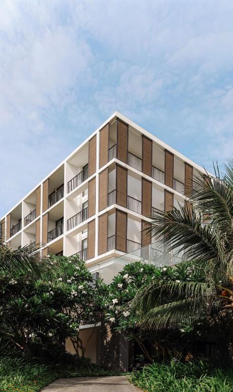 Deluxe Garden view with Two Double Beds and Balcony
