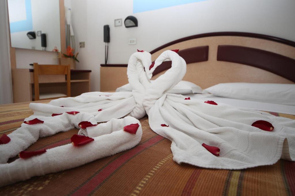 A bed or beds in a room at Hotel Lugano