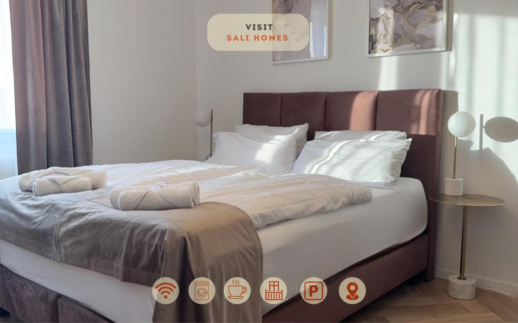 a bedroom with a large bed with white sheets and pillows at Sali Homes - Wahnfried No 6 in Bayreuth