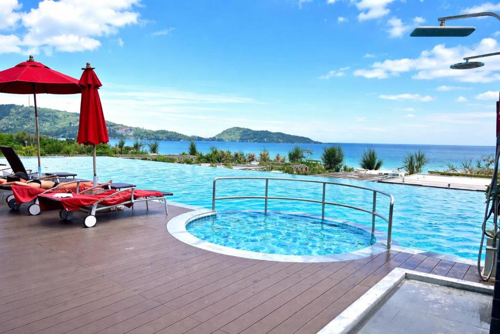 Patong Beachfront Resort در پوکت