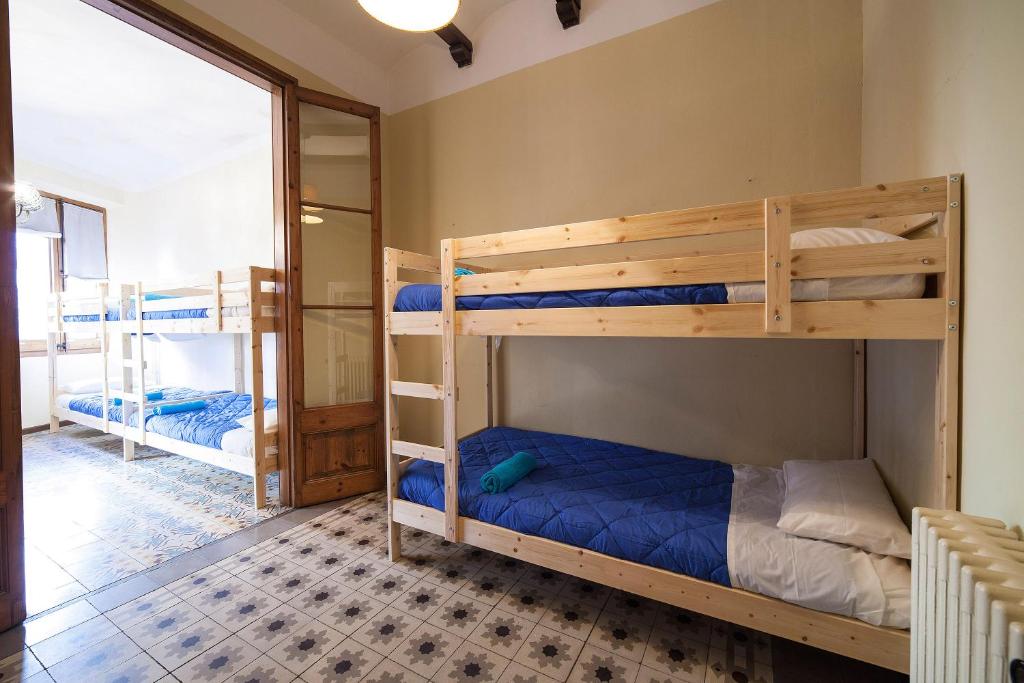 Bed in Girona - Bed In 6-Bed Mixed Dormitory Room