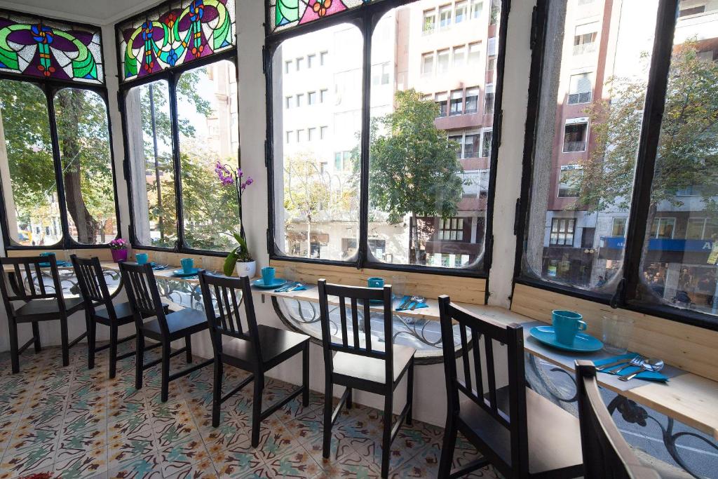 Restaurace v ubytování Bed in Girona