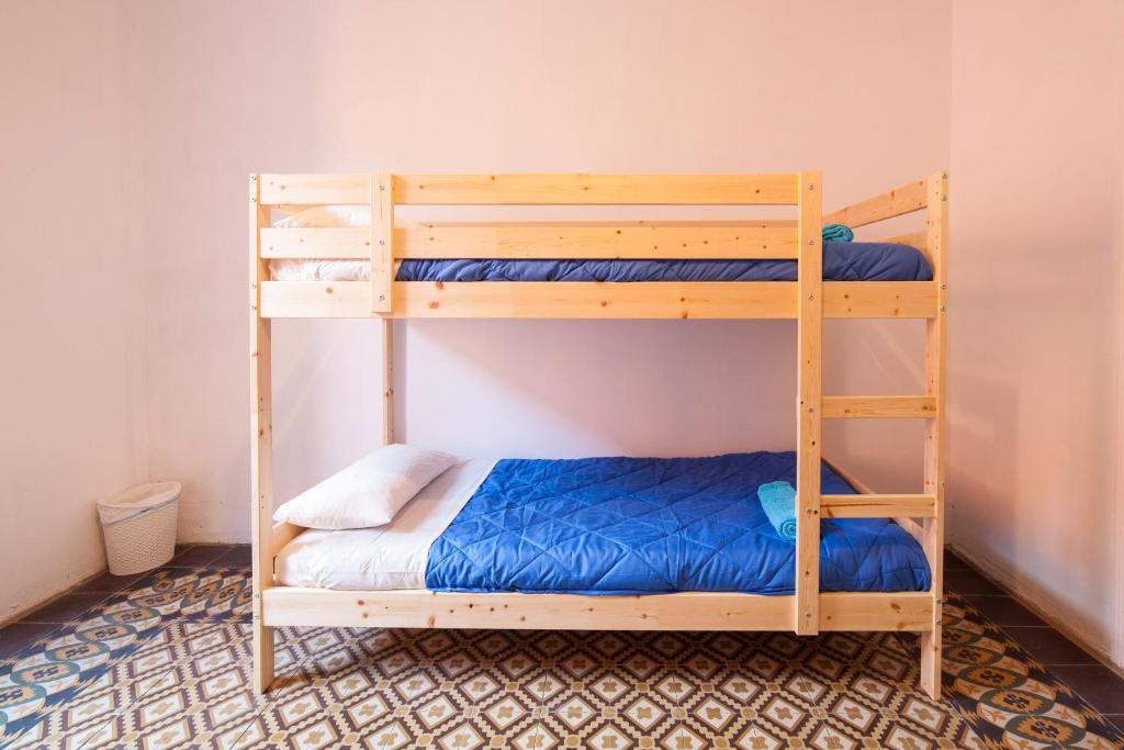 Postel nebo postele na pokoji v ubytování Bed in Girona