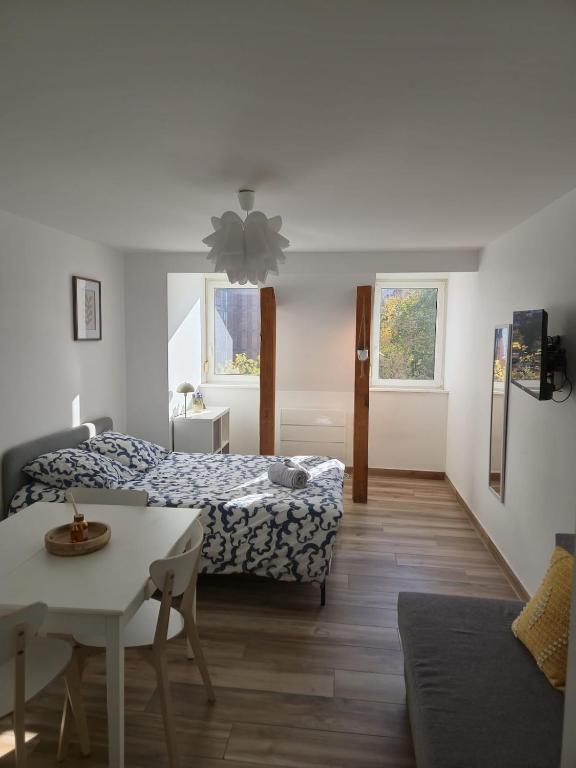 Charming comfortable studio apartment - peaceful and central