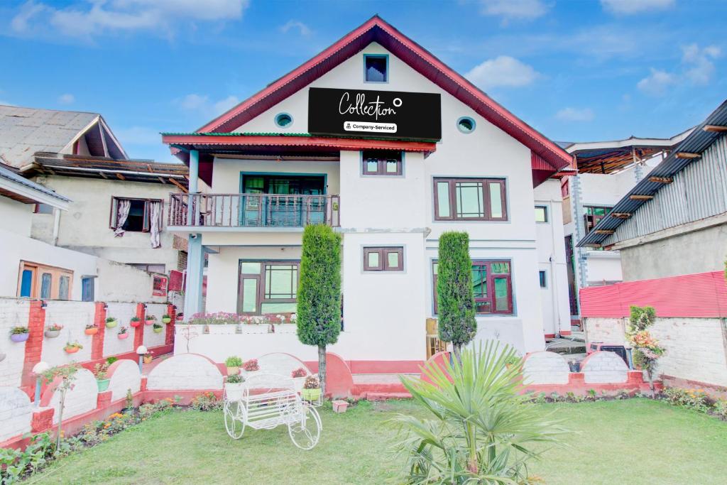 akritkritkritkritkritkritkritkritkritkritkritkritkritkrit house at Collection O Foreshore Road Srinagar in Srinagar