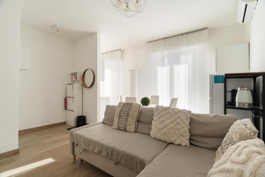 GuestHost - Spacious Balcony Apartment X6