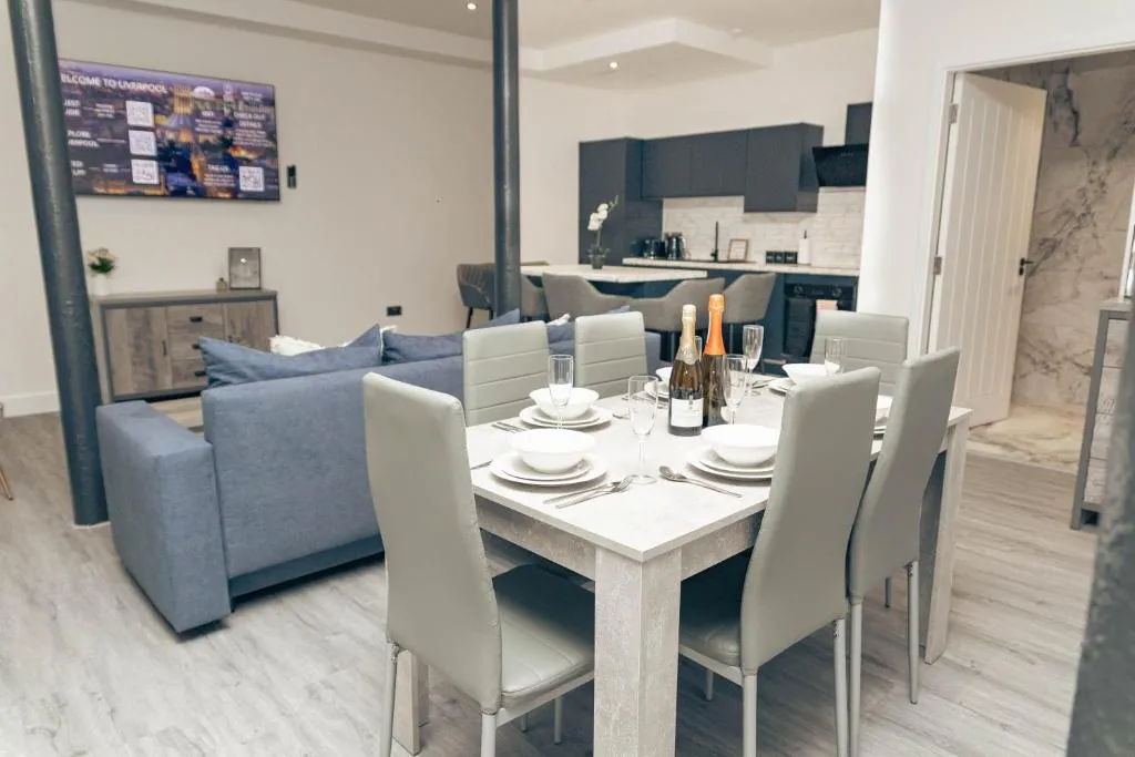 Cumberland Street Apartments by Happy Days