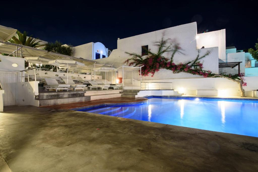 Bazén v ubytování RK Beach Hotel nebo v jeho okolí