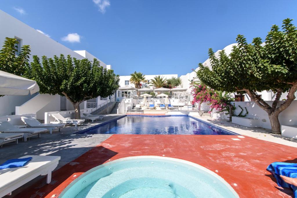 Bazén v ubytování RK Beach Hotel nebo v jeho okolí