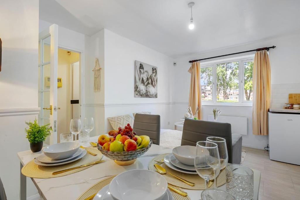 Furnished 1Bed Flat near Tottenham Hale - Apartamento De Un Dormitorio