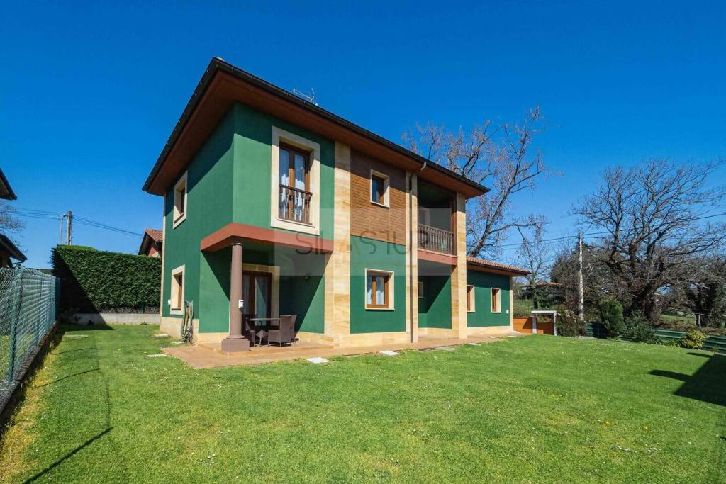a house with a large yard in front of it at Martinica By Silastur in Ferrera