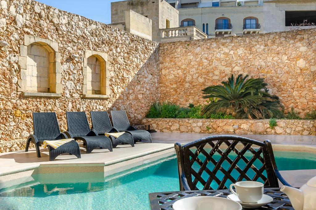 gozo-farmhouse-with-private-pool-games-room-sannat-vuoden-2026