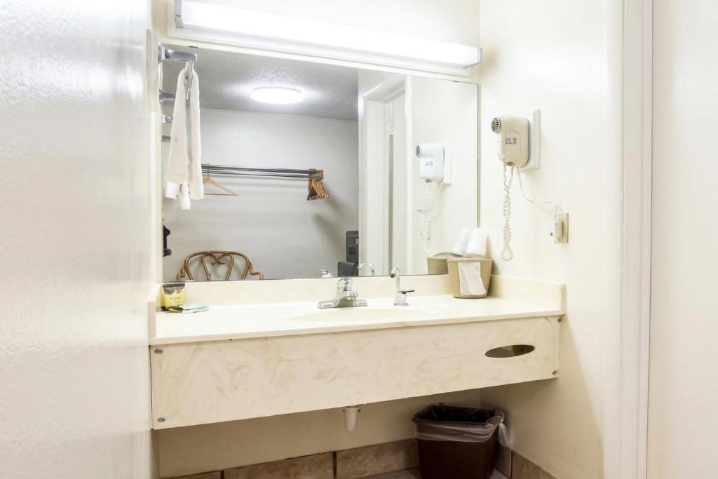 Hotel O Haven Inn Huntsville AL US 72 - King-Size-Bett, Raucher